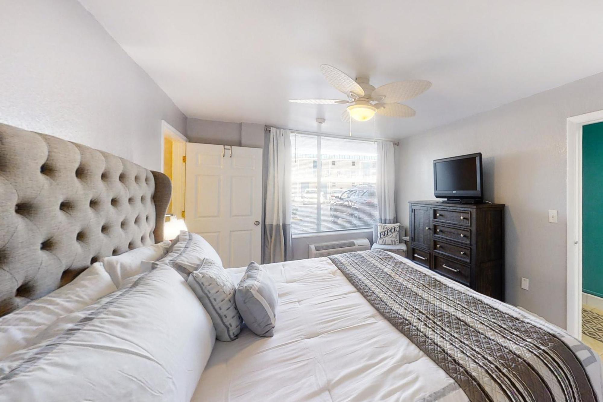 Ocean Jewel Condos Daytona Beach Room photo